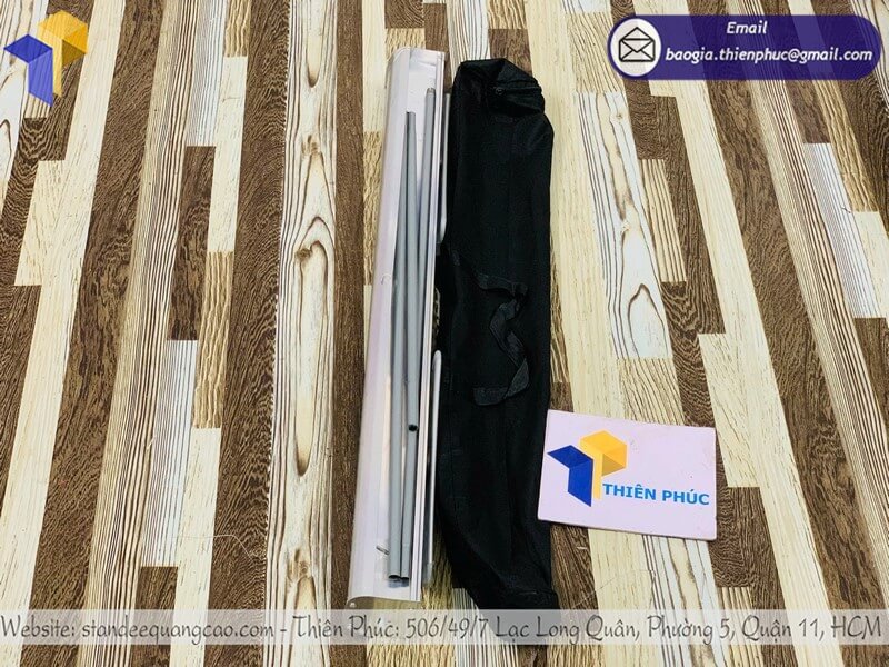 Đặt mua Standee giá treo banner cuốn nhôm in logo giá rẻ, hỗ trợ VAT