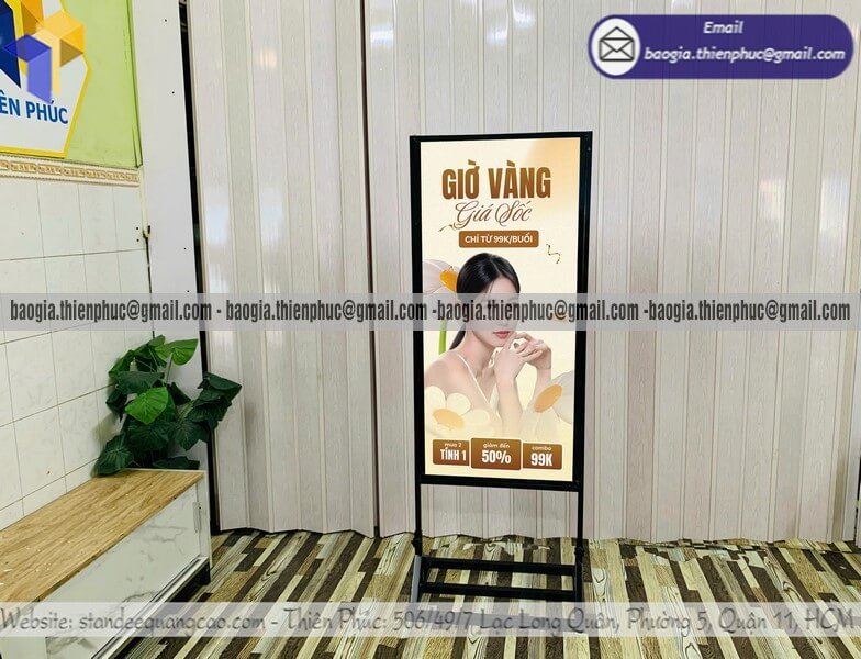 Khung standee sắt đứng in hình 2 mặt di động Khung standee sắt đứng in hình 2 mặt di động