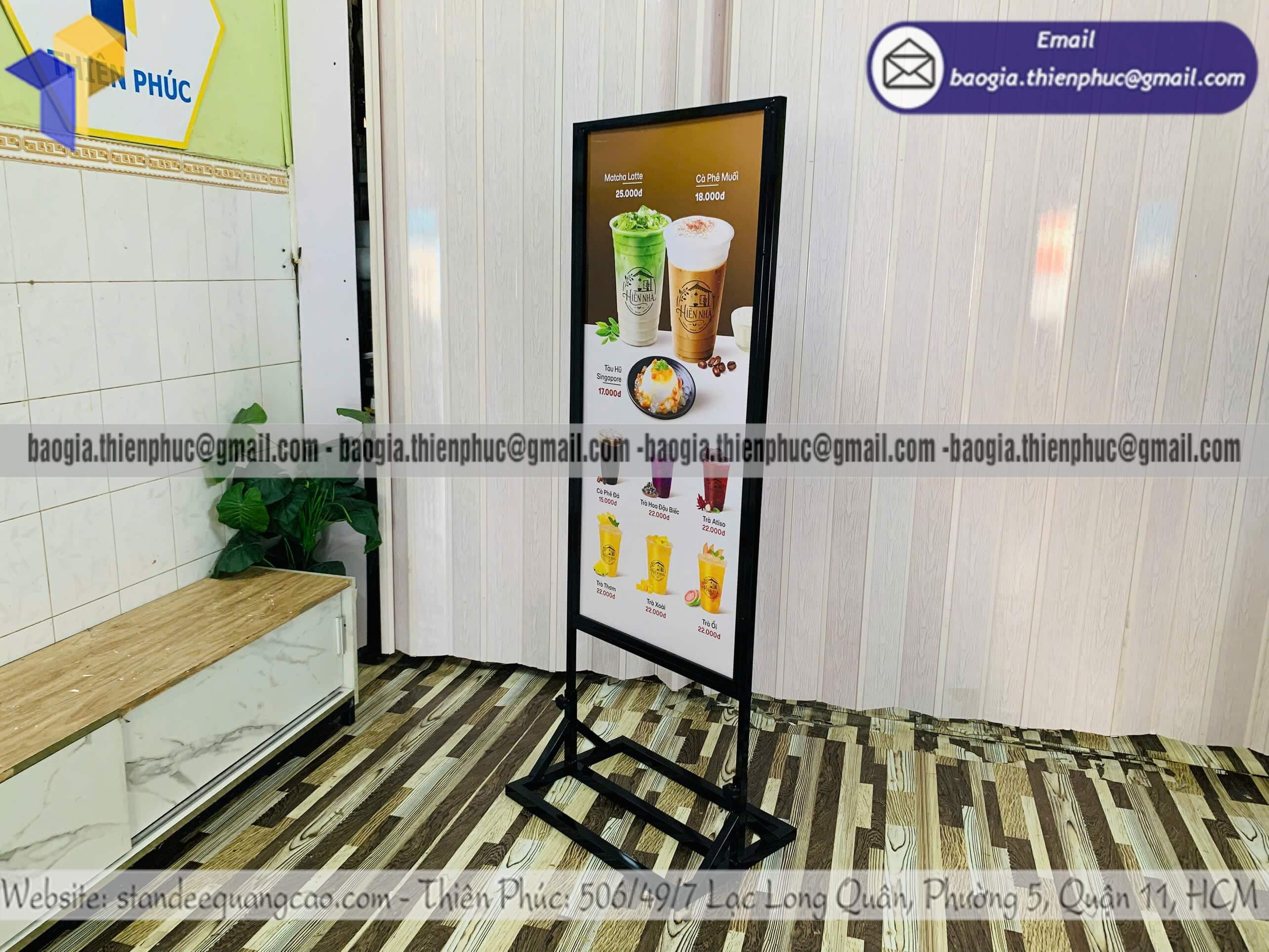 Standee khung sắt gắn poster 2 mặt để ngoài trời kích thước shop doanh nghiệp sử dụng thường xuyên