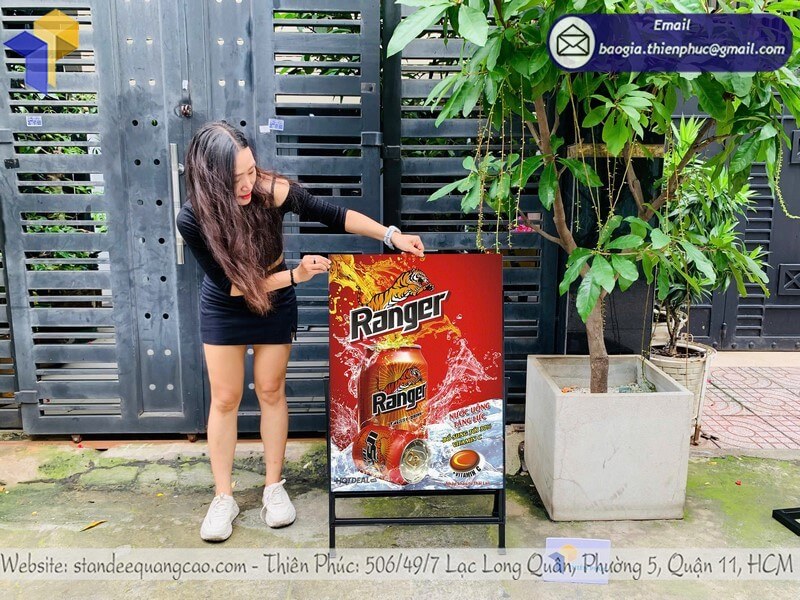 Báo giá bảng standee 1 mặt di động ngoài trời