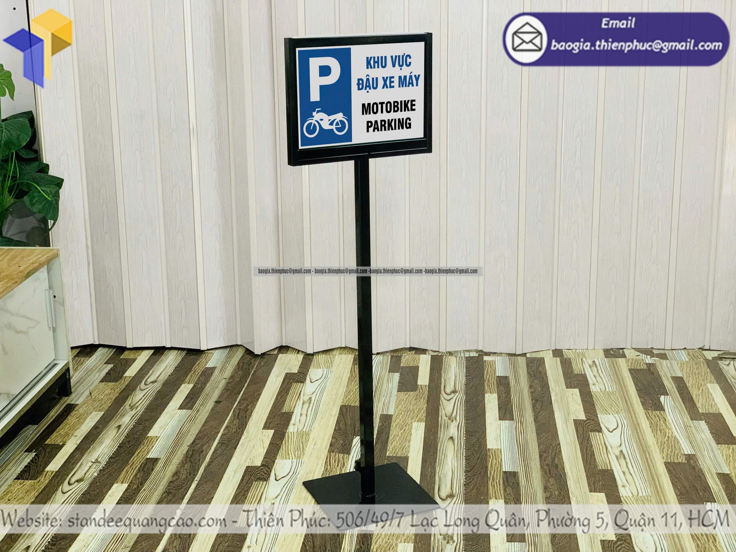 Bảng chỉ dẫn đậu xe bằng khung sắt in 2 mặt cho không gian đổ xe hiện đại