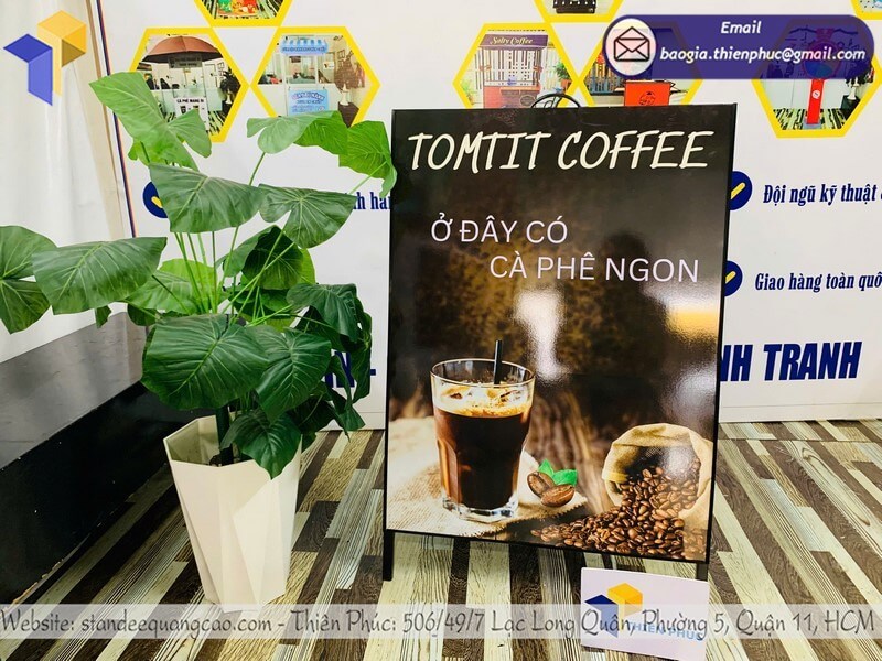 Bảng chữ A có tay xách di động gọn nhẹ, dễ dàng mang theo