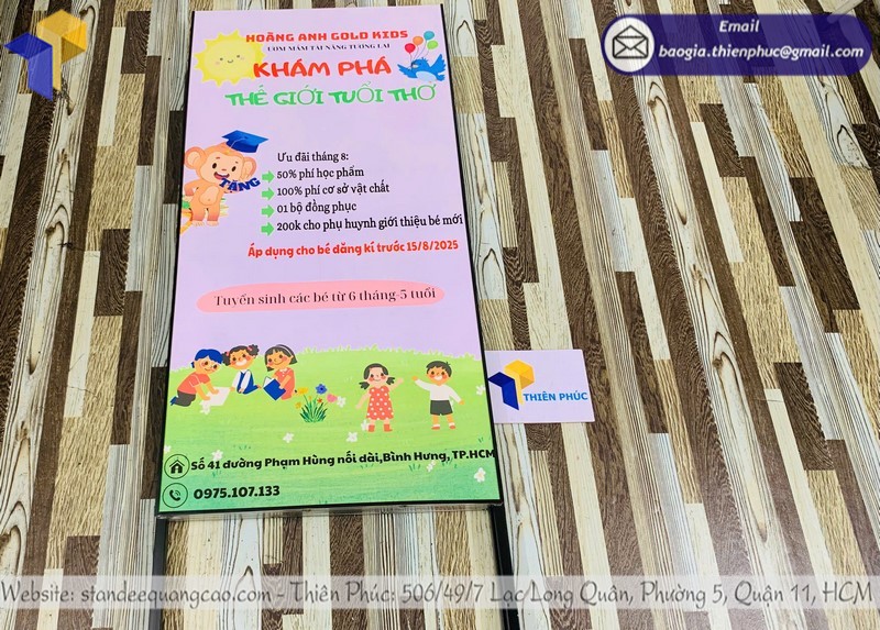 Bảng chữ A dựng ngoài trời in decal chống phai màu