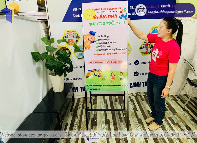 Bảng chữ A dựng ngoài trời