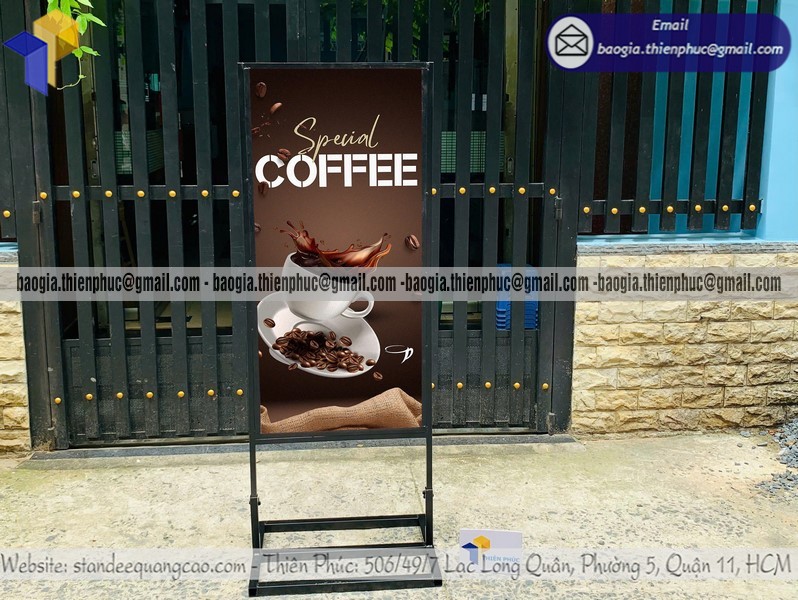 Bảng hiệu đứng bằng sắt cho quán cafe vỉa hè