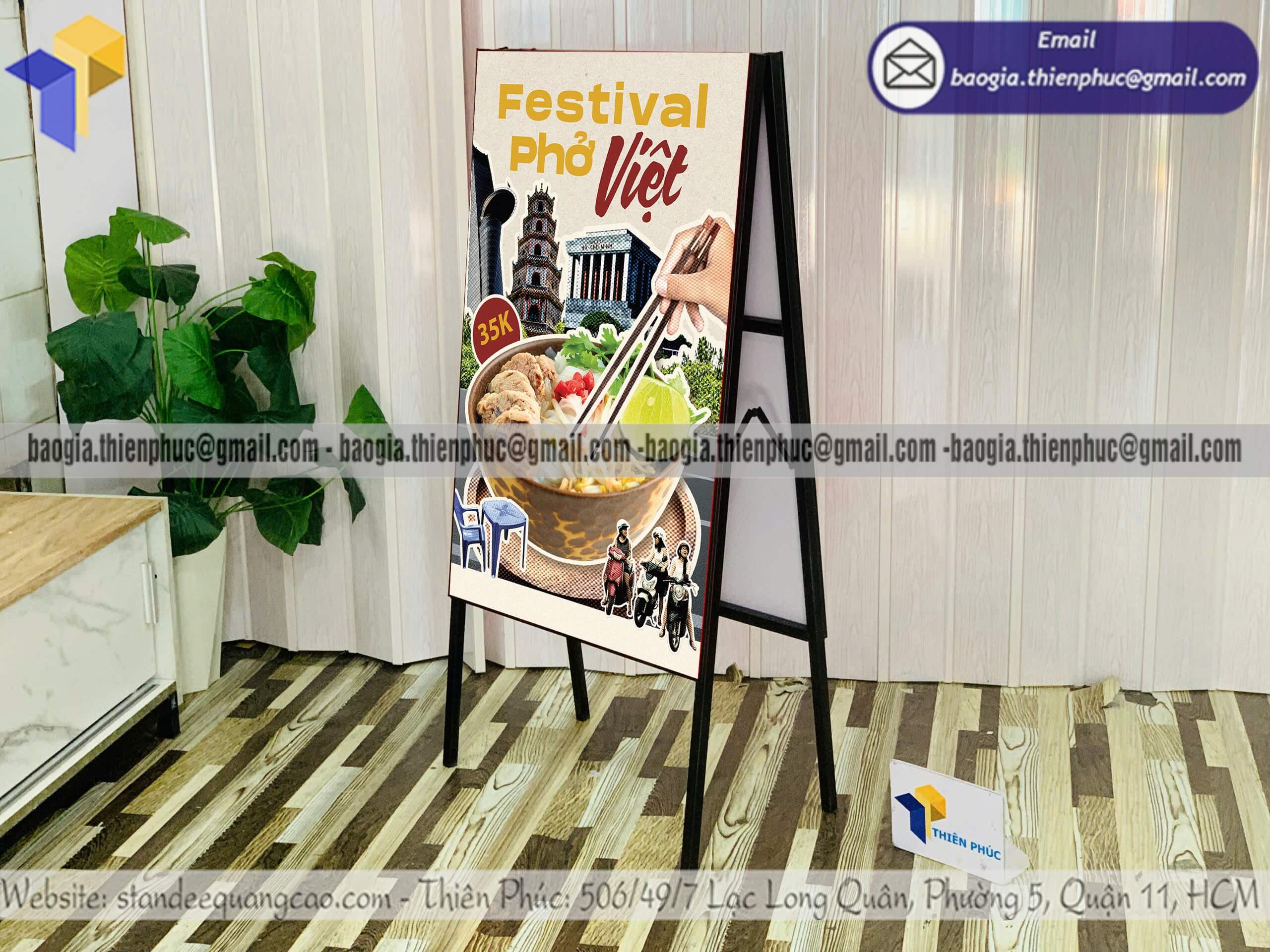 Bảng hiệu sắt chữ A đặt ngoài trời in logo hai mặt cung cấp toàn quốc cho cửa hàng bán lẻ