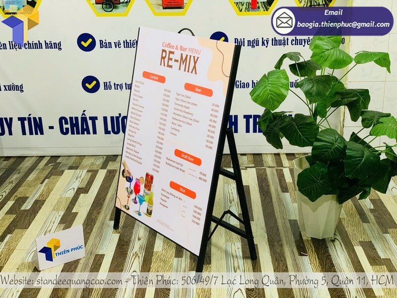 Xưởng làm bảng standee 1 mặt cho quán cafe hiện đại đẹp mắt