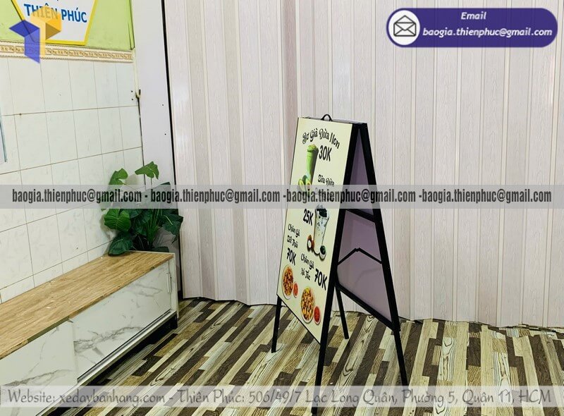 Bảng standee A in menu 2 mặt chân sắt để ngoài trời muốn tối ưu ngân sách quảng cáo