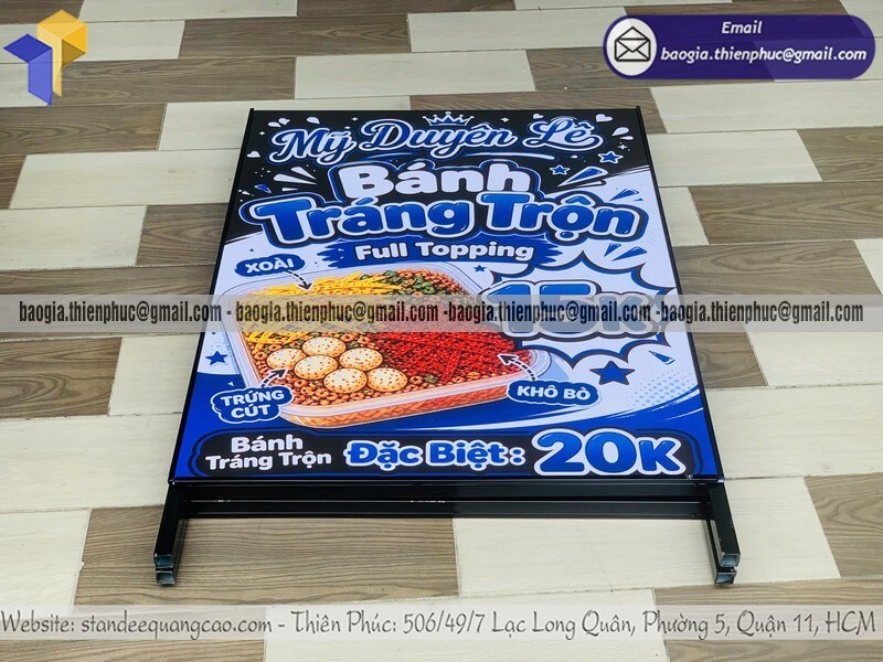 Bảng standee A khung sắt 2 mặt đứng ngoài vỉa hè giá sỉ cho khai trương sự kiện