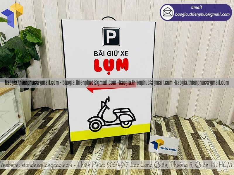 Bảng standee A khung sắt gấp gọn đặt ngoài trời