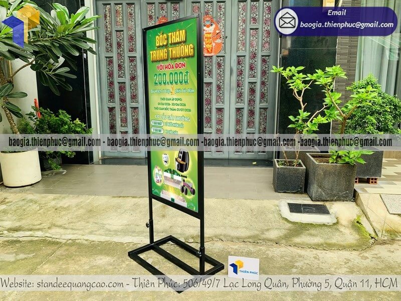 Bảng standee bằng sắt in 2 mặt đứng để trên vỉa hè bán lẻ quảng cáo menu