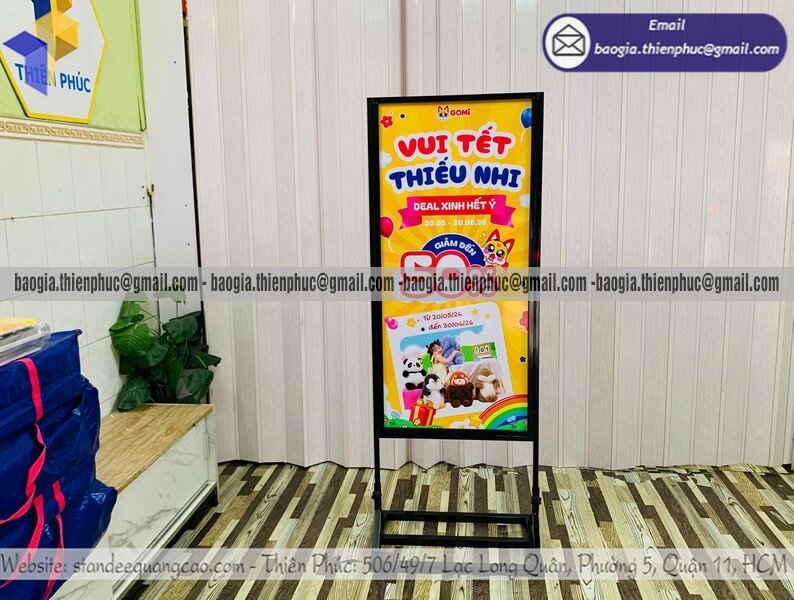 Bảng standee đứng chân sắt di động trưng bày sự kiện  mỹ phẩm quán ăn view đẹp