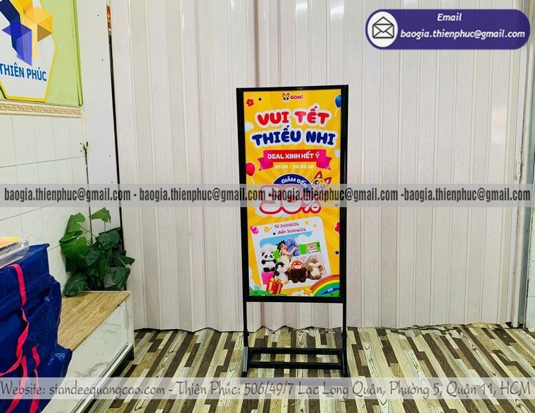 Bảng standee đứng chân sắt di động trưng bày sự kiện