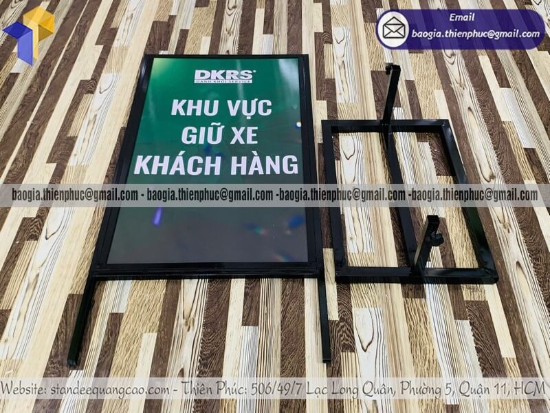 Bảng standee đứng khung sắt in hình ảnh ngoài trời lựa chọn quảng cáo và xây dựng thương hiệu