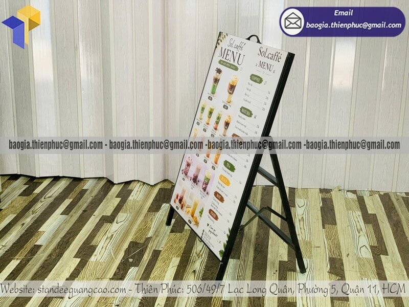 Bảng standee in menu 1 mặt chân sắt cho quán cafe giới thiệu combo ưu đãi cực hút khách