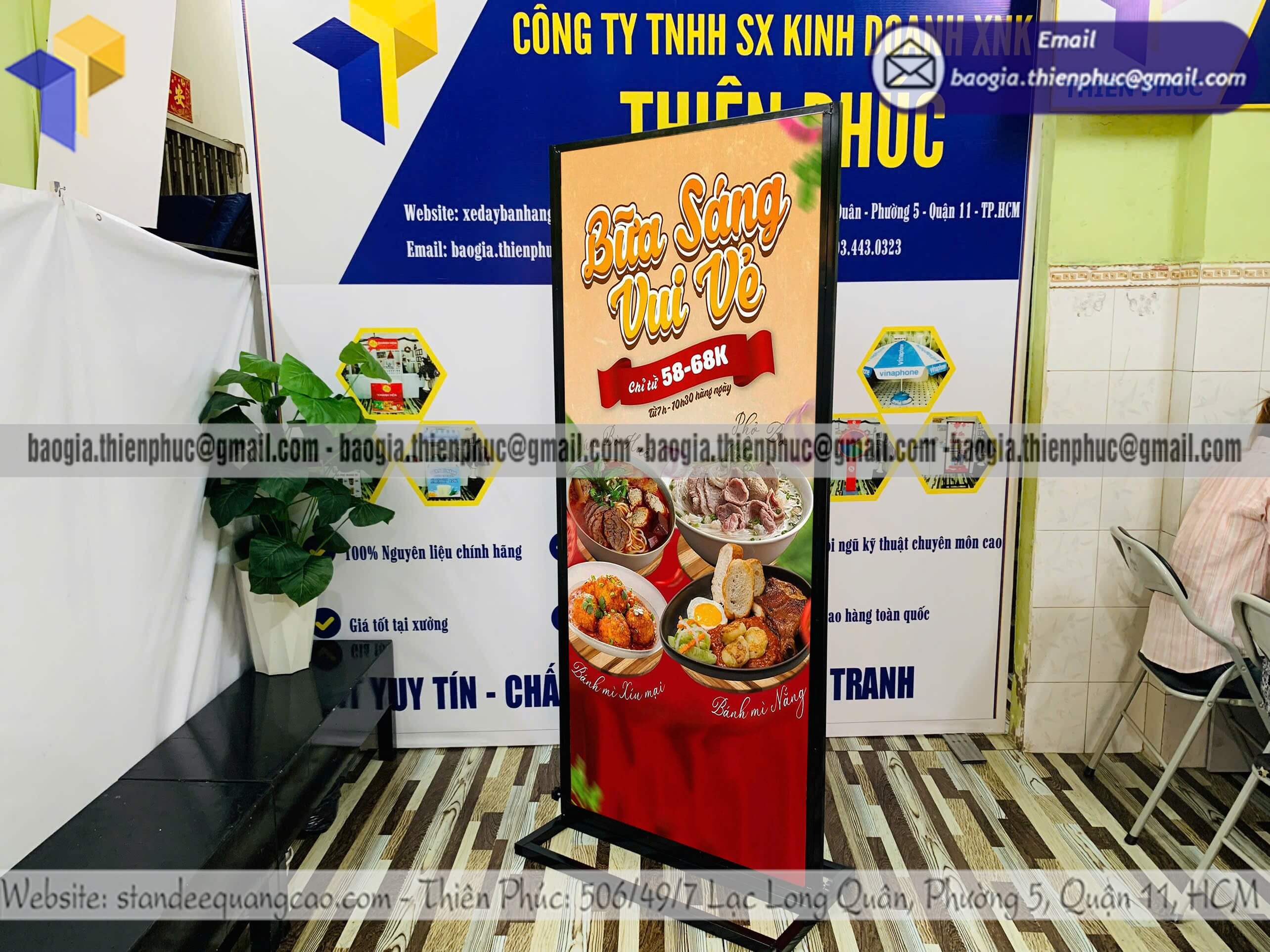 Bảng standee khung sắt đứng cỡ lớn in hình 2 mặt quảng cáo giá tốt Việt Nam