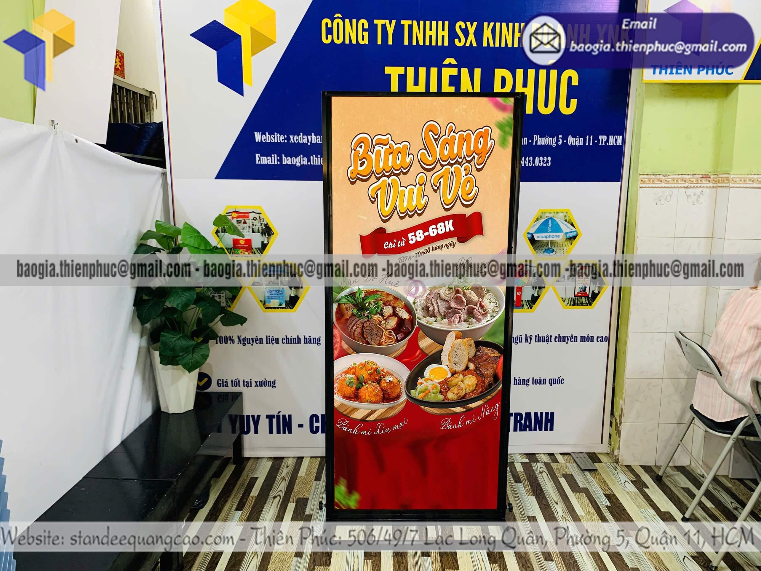 Bảng standee khung sắt đứng cỡ lớn in hình 2 mặt in logo dùng thương hiệu lâu bền