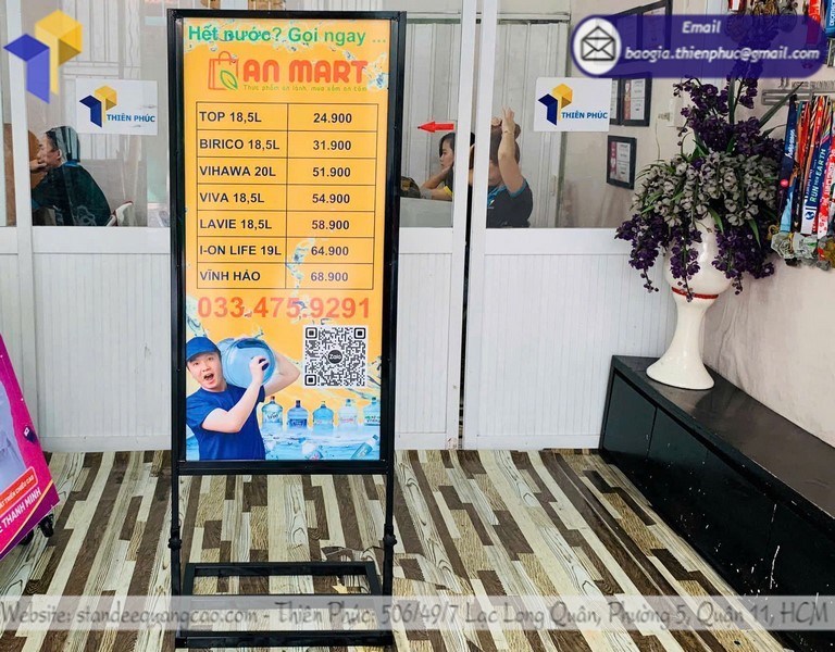 bảng standee quảng cáo 2 mặt