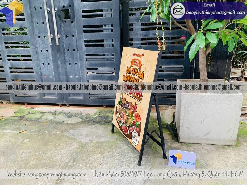 Bảng standee quảng cáo in 1 mặt chân sắt ngoài trời đẹp giao hàng toàn quốc sử dụng ngoài trời