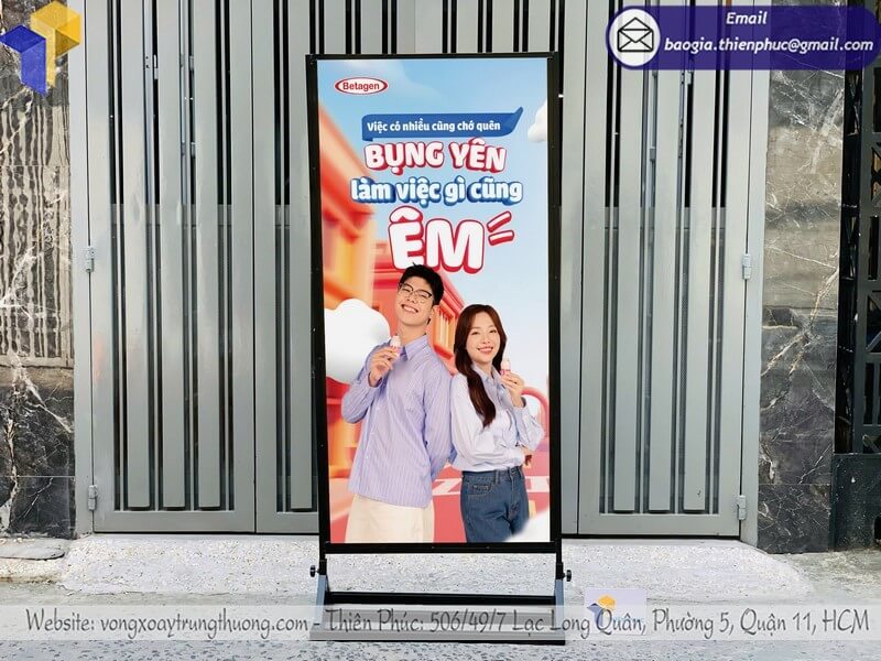 Báo giá bảng standee 2 mặt đứng chịu gió ngoài trời rẻ