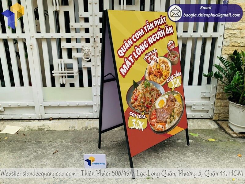 Báo giá bảng standee A in 2 mặt đặt trước cửa hàng ổn định cho quán cafe