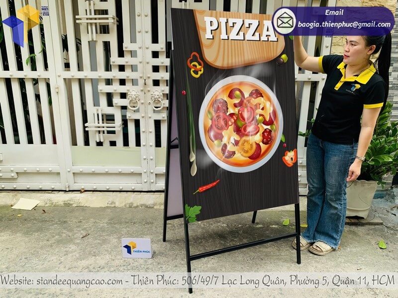 Báo giá bảng standee chữ A in logo in logo theo yêu cầu, chất lượng