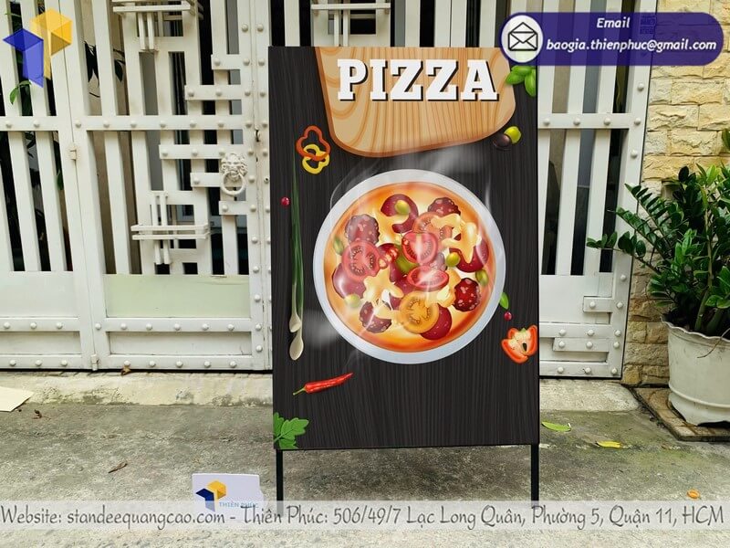 Báo giá bảng standee chữ A in logo