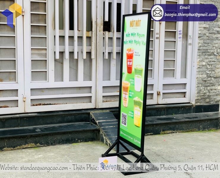 Báo giá bảng standee đứng 2 mặt giá rẻ cho cửa hàng chọn màu và đặt hàng