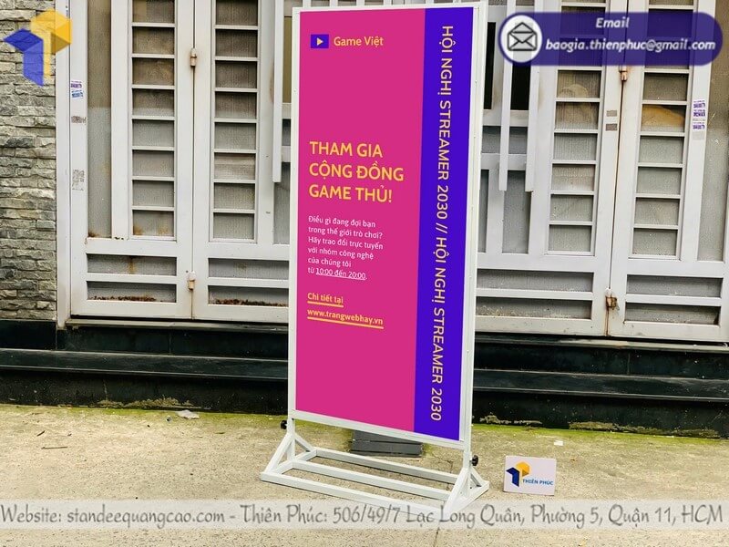 áo giá bảng standee quảng cáo đứng in 2 mặt chịu gió vững bền chống gió