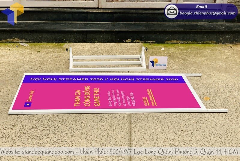 Báo giá bảng standee quảng cáo đứng in 2 mặt chịu gió hỗ trợ VAT full