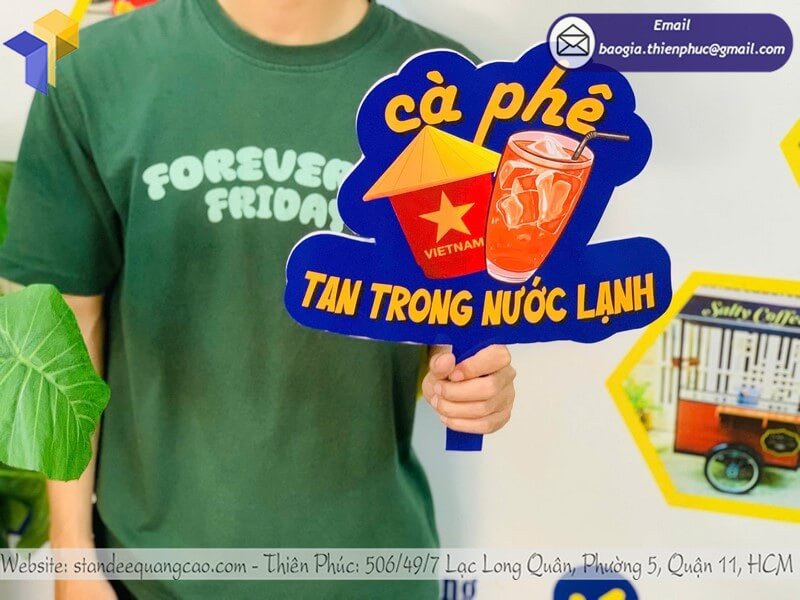Báo giá hashtag chụp hình cầm tay rẻ làm nổi bật sự kiện
