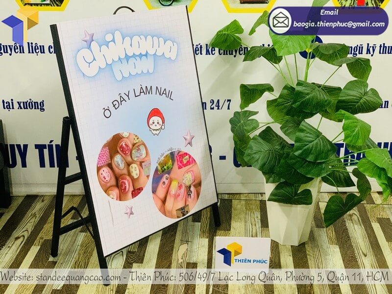 Báo giá in standee 1 mặt ngoài trời, giá rẻ, giao nhanh, hút khách