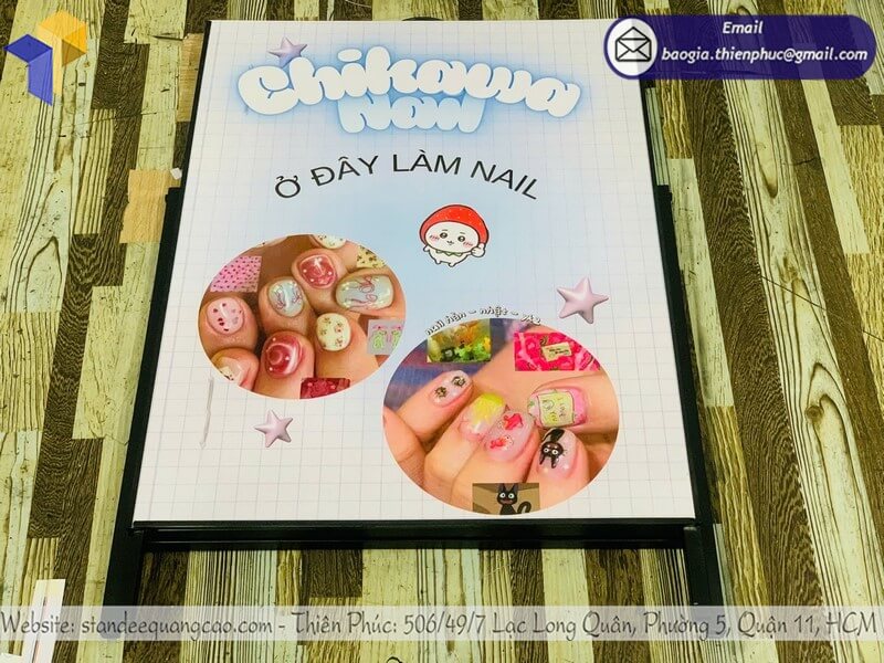Báo giá in standee 1 mặt ngoài trời, thiết kế đẹp, hấp dẫn