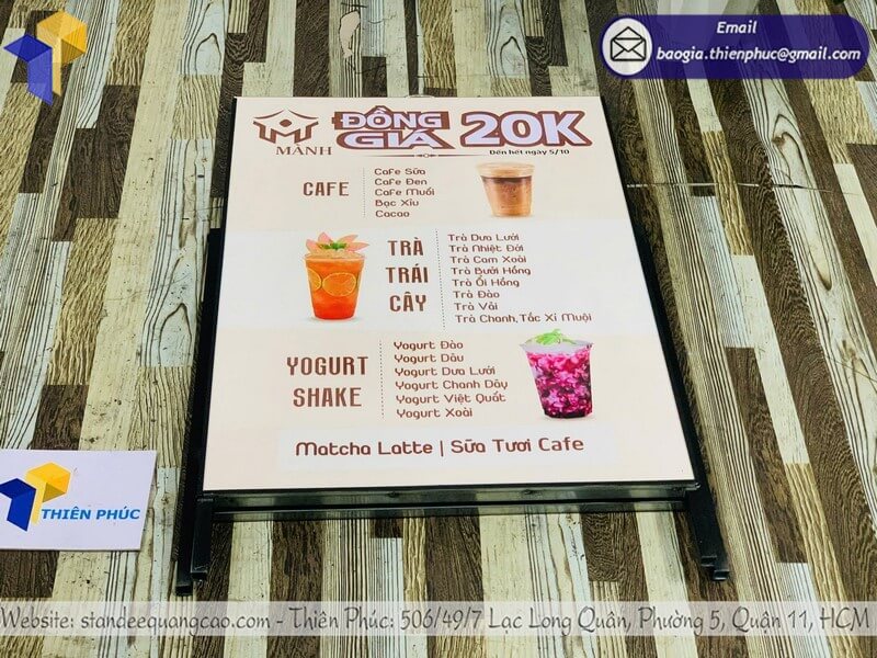 Báo giá standee 1 mặt xếp gọn độc đáo, ấn tượng, thu hút khách