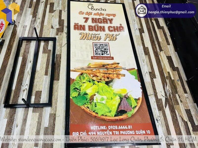 bảng giá standee 2 mặt đứng