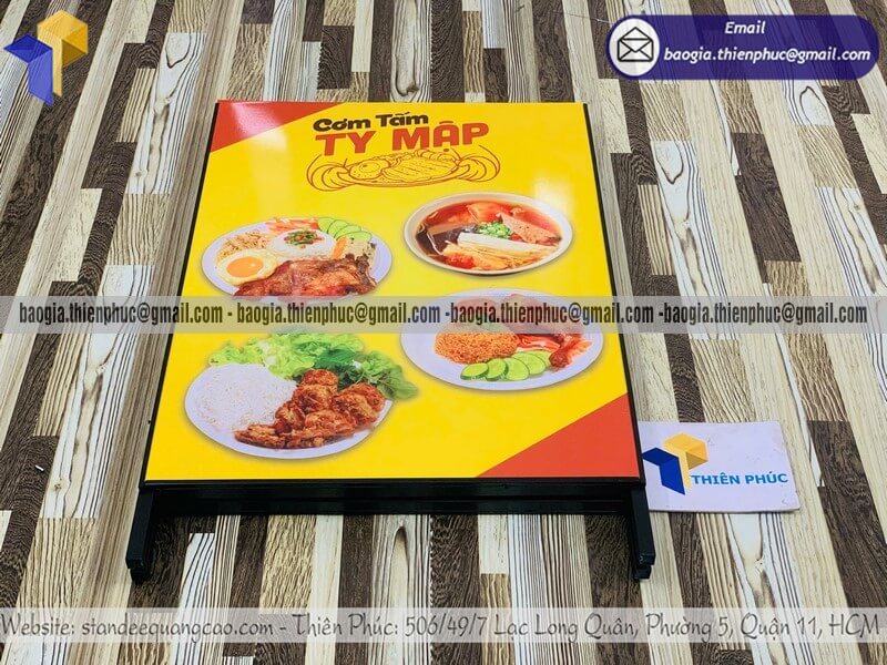 Báo giá standee A chân sắt gấp gọn giới thiệu sản phẩm bán sỉ bán lẻ phục vụ cho sản phẩm ra mắt