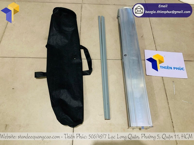 Báo giá standee cuốn nhôm ngoài trời giá rẻ báo giá toàn quốc