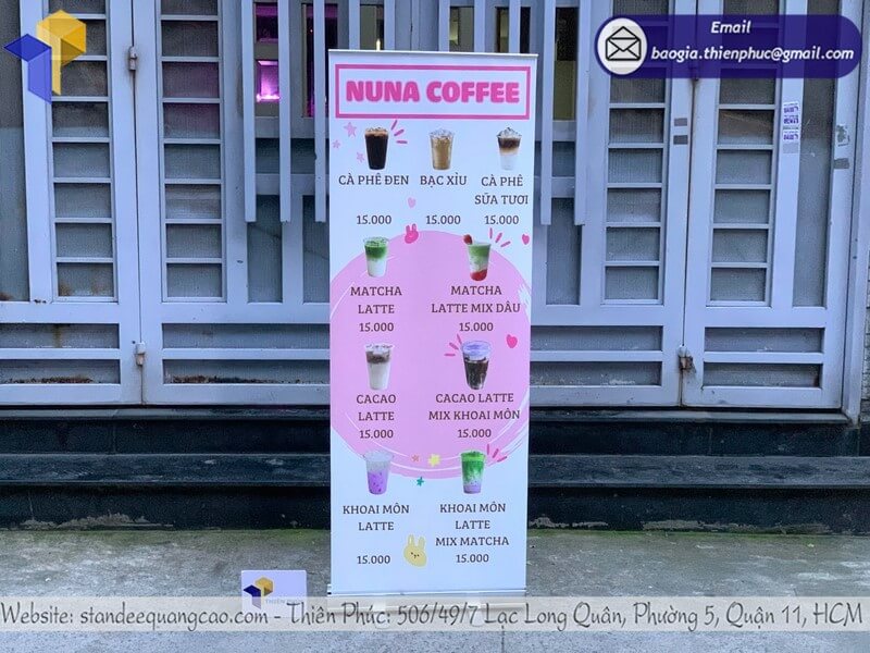 Báo giá standee cuốn nhôm ngoài trời