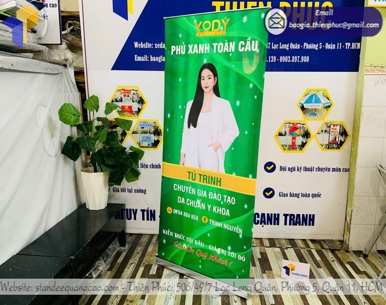 Báo giá Standee banner dựng cuốn nhôm quảng cáo di động rẻ tăng hiệu quả mọi nơi