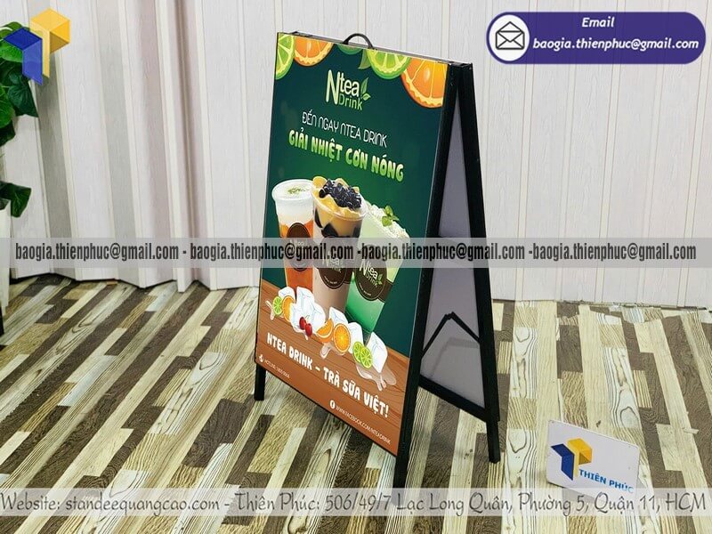 Báo giá standee chữ A khung sắt đặt vỉa hè bán hàng giá mềm chất lượng xịn xò cho sự kiện