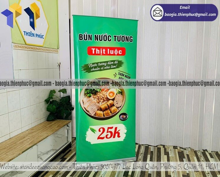 Báo giá standee cuốn nhôm dựng poster trên vỉa hè bán toàn quốc giao hàng nhanh