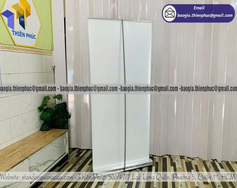 Báo giá standee cuốn nhôm dựng poster trên vỉa hè giá cực yêu thương mở quán và kinh doanh mới