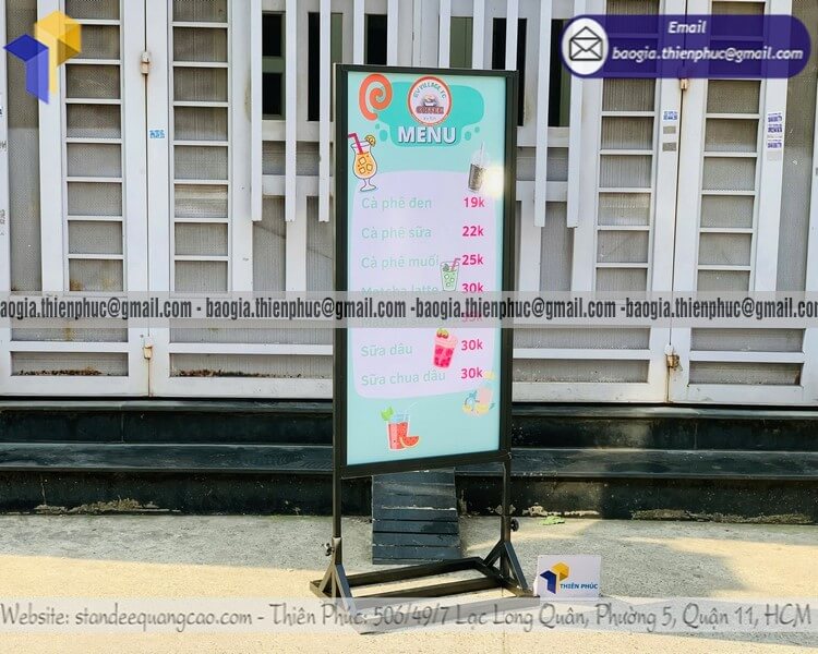 Báo giá standee in 2 mặt đứng giới thiệu sản phẩm rẻ xưởng sản xuất standee bán tại TPHCM