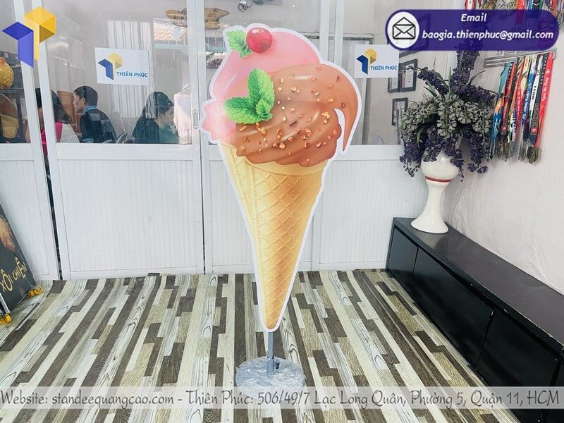 báo giá standee mô hình cây kem