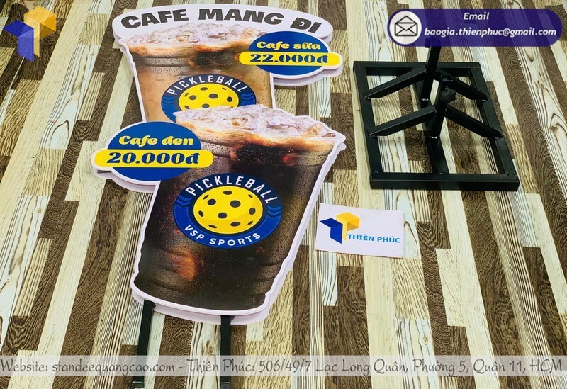 Báo giá standee mô hình ly cafe in 3D in logo chính xác giao nhanh