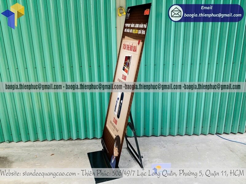 Báo giá standee quảng cáo 1 mặt lắp ráp chịu gió sản xuất theo kích thước riêng bán trên toàn quốc