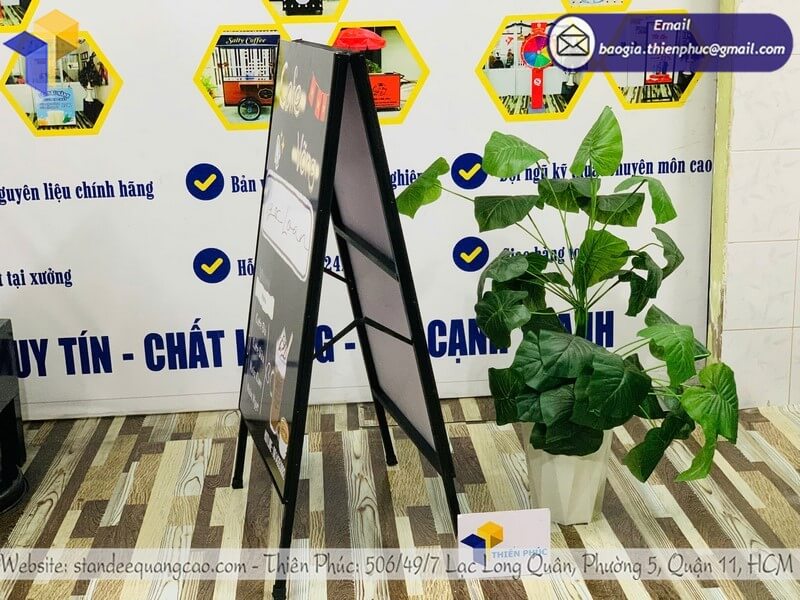 Báo giá standee quảng cáo chữ A 2 mặt đẹp tận nơi uy tín