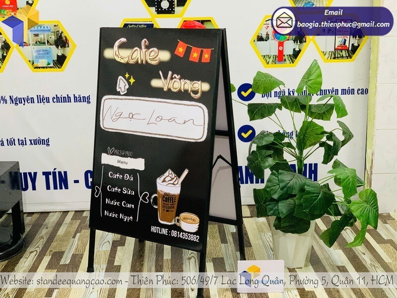 Báo giá standee quảng cáo chữ A 2 mặt đẹp tùy chỉnh in logo