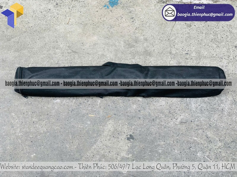 Báo giá standee quảng cáo cuốn nhôm ngoài trời in logo bán hàng toàn quốc cho nhiều ngành nghề