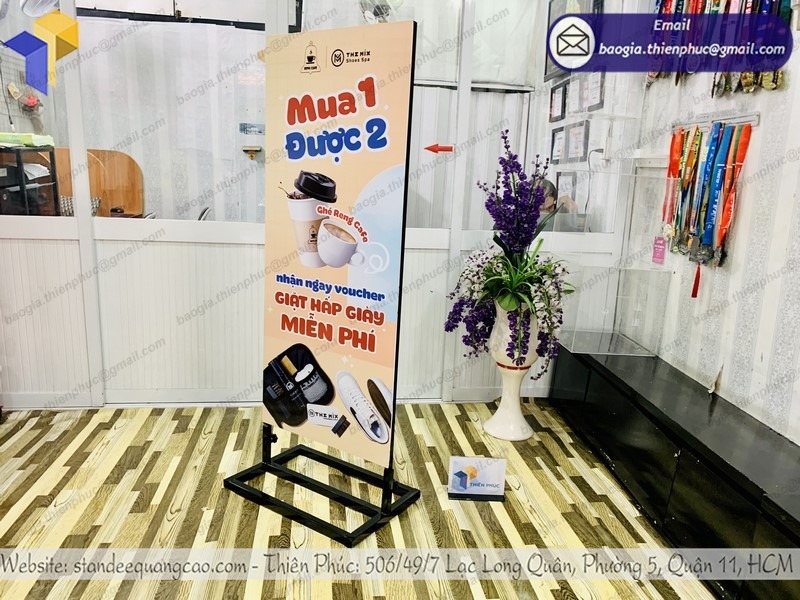 báo giá standee sắt ngoài trời